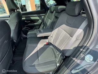 Hyundai Tucson Hyundai Tucson 1.6 T MHEV BlackLine 4WD Automaat , Trekhaak 1.650kg Trekgewicht ,  Panorama Dak , Stoel & Stuur verwarming ,  Navigatie & Camera , Parkeerhulp voor & achter, Keyless entry , Electr Achter klep , IQ telefoonlader - afbeelding nr 17