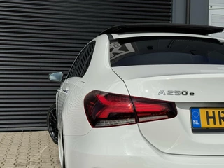 Mercedes-Benz A-Klasse Mercedes A-Klasse 250e AMG | Pano | Burm | Ambient | Widescreen | Keyless | Camera - afbeelding nr 16