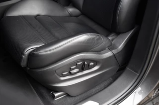 Porsche Cayenne Porsche Cayenne Coupé (8-7 beschikbaar) 3.0 E-Hybrid 462pk Sport Design | Panoramadak | 22'' Velgen | ACC | Head-Up | Bose | Sportchrono | Leder Dashbord | - afbeelding nr 24