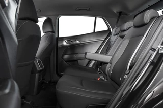 Kia Sportage Kia Sportage 1.6 T-GDi MHEV 160 PK DynamicLine - Automaat | Afn. Trekhaak | Dig. Cockpit | Adapt. Cruise | Stuur-+Stuurverw. | PDC | Camera | NAV + App. Connect | ECC | LM 17