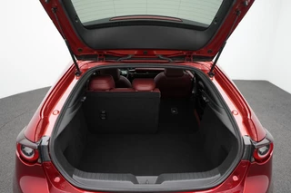 Mazda 3 Mazda 3 2.0 e-SkyActiv-X Luxury automaat i-Activesense pakket met Sunroof en rood leer pakket : dealer onderhouden en 24 maanden verlengde garantie - afbeelding nr 19
