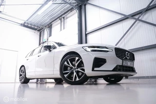 Volvo V60 Volvo V60 2.0 T8 Recharge AWD R-Design | NL auto | DAB+ | CarPlay | Adaptive | Blis | Rijklaar | - afbeelding nr 13