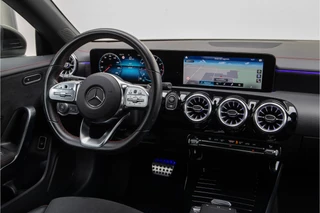 Mercedes-Benz CLA Mercedes-Benz CLA 180 AMG Widescreen, Sfeerverlichting, Camera, 19
