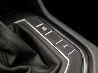 Volkswagen Tiguan Volkswagen Tiguan 1.5 TSI ACT Sportline Business 150Pk Automaat (PANORAMADAK, APPLE CARPLAY, GROOT NAVI, LED KOPLAMPEN, KEYLESS, LEDEREN SPORTSTOELEN, STOELVERWARMING, ADAPTIVE CRUISE, ELEK ACHTERKLEP, GETINT GLAS, NIEUWSTAAT) - afbeelding nr 37