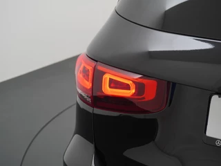 Mercedes-Benz GLB Mercedes-Benz GLB 200 AMG // Panoramadak // Sfeerverlichting // Carplay // Nightpakket // Camera // LED - afbeelding nr 3