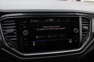 Volkswagen T-Roc Volkswagen T-Roc 1.5 TSI Sport Business 3x R-Line / Camera / Virtual Cockpit / Navigatie / 19'' / Keyless / Stoelverwarming / ACC - afbeelding nr 23