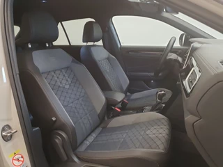 Volkswagen T-Roc Volkswagen T-Roc 1.5 TSI R-Line 150PK DSG Camera, Dodehoek detectie, Trekhaak, Keyless entry - afbeelding nr 2