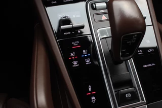 Porsche Cayenne Porsche Cayenne 3.0 E-Hybrid / Trekhaak / 360Camera / Burmester / Sportdesign / Sportchrono / Softclose / 21'' / Luchtvering / Keyless / Stuurverwarming / Matrix LED / DAB - afbeelding nr 25