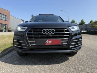 Audi Q5 Audi Q5 55 TFSI e quattro Competition 367PK S-Line PANO/LUCHTVERING/TREKHAAK/360CAMERA/MASSAGE/KEYLESS/MATRIX/VIRTUAL/CARPLAY/SFEER/19