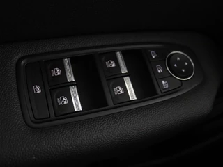 Renault Captur Renault Captur 1.6 E-Tech Plug-in Hybrid 160 Intens |  Adaptive cruise | Stuurverwarming | Carplay | Full LED | Keyless | Navigatie | Parkeerhulp - afbeelding nr 33