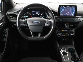 Ford Focus Ford Focus 1.0 EcoBoost ST Line | Stoel & stuurverwarming |  Camera | Trekhaak | Climate control | Carplay | Navigatie | Cruise control - afbeelding nr 3