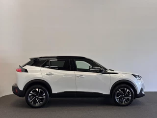 Peugeot 2008 Peugeot 2008 1.2 PureTech 130 GT Black Style Airco ECC Navi Carplay Cruise Control PDC VA + Camera Full LED 17