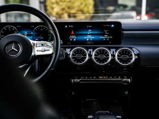 Mercedes-Benz A-Klasse Mercedes A-klasse a250e AMG|PANO|18''|CAMERA|ACC|SFEERV. - afbeelding nr 22