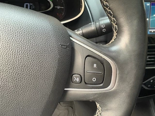 Renault Clio Renault Clio 1.2 TCe Initiale Paris PANO NAV Leder BOSE Stoelverwarming - afbeelding nr 11