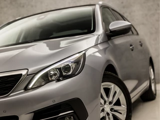 Peugeot 308 Peugeot 308 SW 1.2 PureTech Sport (PANORAMADAK, APPLE CARPLAY, GROOT NAVI, PARKEERSENSOREN, GETINT GLAS, SPORTSTOELEN, LANE ASSIST, CRUISE, NIEUWE APK, NIEUWSTAAT) - afbeelding nr 17