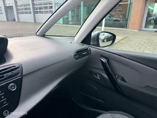 Citroën C4 Picasso Citroen C4 Picasso 1.2 Automaat Hoge instap PureTech Shine uitvoering  , Navigatie ,Achteruit rij camera , Parkeerhulp , Trekhaak , Cruise & Climate Controle , Parelmoer grijs metaallak ! - afbeelding nr 32