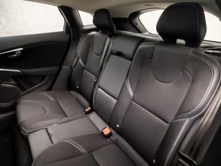 Volvo V40 Automaat (PANORAMADAK, NAVIGATIE, CAMERA, GETINT GLAS, STOELVERWARMING, SPORTSTOELEN, KEYLESS, LED KOPLAMPEN, PARKEERSENSOREN, NIEUWSTAAT) - afbeelding nr 15