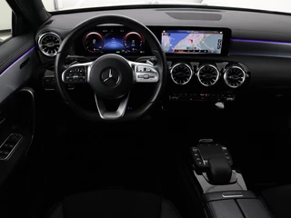 Mercedes-Benz A-Klasse Mercedes-Benz A-klasse 250 e AMG Line | Widescreen | Camera |  Sfeerverlichting | Stoelverwarming | Full-LED | Navigatie | DAB+ | Cruise control - afbeelding nr 3