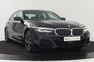 BMW 5 Serie BMW 5-serie 545e xDrive M Sport | Trekhaak | Adaptive cruise |  Stoel & stuurverwarming | Alcantara | Camera | Carplay | Sfeerverlichting | 19'' | Full LED | Park Assist - afbeelding nr 35