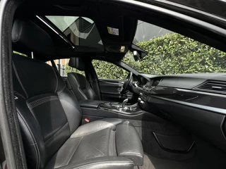BMW 5 Serie BMW 5-serie 528xi High Executive, NL AUTO, NAP, PANO, NAVI, CRUISE, ECC-AIRCO, HUD, DODEHOEK, COMFORT STOELEN, CAMERA, LICHTMETAAL 17