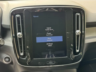 Volvo XC40 Volvo XC40 1.5 T5 Twin Engine R-Design Automaat | Achteruitrijcamera | LED verlichting | Trekhaak uitklapbaar | Stoelverwarming | Climate control | Cruise control adaptief | Dode hoek detectie | Getint glas | Parkeersensoren voor en achter - afbeelding nr 24