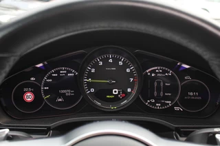 Porsche Cayenne Porsche Cayenne 3.0 E-Hybrid / Trekhaak / Panoramadak / 360Camera / Head-up / 21'' / Keyless / Bose / Sportchrono / Softclose / Stuurverwarming / Leder / Cruise Control - afbeelding nr 19