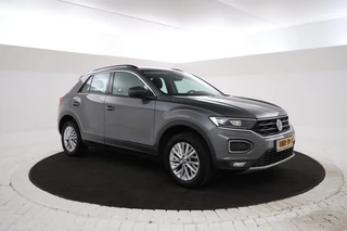 Volkswagen T-Roc Cruise Control, Panoramadak, Trekhaak, Airco, Parkeersensoren - afbeelding nr 3