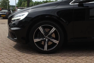 Volvo V40 Volvo V40 1.5 T2 Inscription R-Design / Panoramadak / Camera / Leder / Keyless / 17'' / Navigatie / Stoelverwarming / Cruise Control - afbeelding nr 14