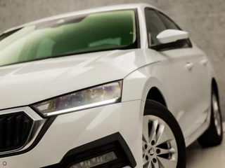 Škoda Octavia Škoda Octavia 1.0 e-TSI Sport Automaat (APPLE CARPLAY, GROOT NAVI, CAMERA, GETINT GLAS, SPORTSTOELEN, STOELVERWARMING, KEYLESS, CRUISE, NIEUWE APK, NIEUWSTAAT) - afbeelding nr 15
