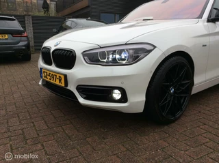 BMW 1 Serie BMW 1-serie 118d Executive 19