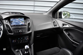 Ford Focus Ford Focus 2.3 RS 350pk | Dealer onderhouden | Milltek | Recaro Schaalstoelen | Camera | Stuurverwarming | - afbeelding nr 26