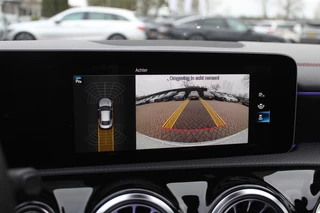 Mercedes-Benz A-Klasse Mercedes-Benz A-Klasse 180 Business Solution AMG / Panoramadak / Camera / Sfeerverlichting / Apple CarPlay / 18'' / DAB / Stoelverwarming / Cruise Control - afbeelding nr 23