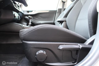Ford Focus Ford Focus 1.0 EcoBoost 125 PK Titanium Business, Trekhaak, Clima, Donker glas, App connect, Cruise, Clima, Navi, Pdc voor + achter - afbeelding nr 27