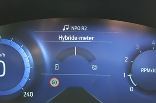 Ford Puma Ford Puma 1.0-125pk EcoBoost Mild-Hybrid Titanium X. Garantie t/m 07-03-2028 ! Slechts 7.400km ! Cruise cntrl, climate cntrl, stoel-, stuur- en voorraamverw., draadloos opladen telefoon, trekhaak afneembaar, navigatie, telefoonvoorb., LM wielen, B&O soundsyst., digitaal dashboard etc. - afbeelding nr 9