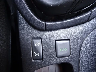 Renault Clio Renault Clio 0.9 TCE LIMITED NAVI BLUETOOTH PDC LICHTMETAAL - afbeelding nr 30