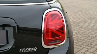 MINI Cooper MINI Cooper 1.5 | JCW Pakket | Stoelverwarming | NAP | LED | - afbeelding nr 17