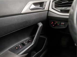 Volkswagen Polo (APPLE CARPLAY, GROOT NAVI, PARKEERSENSOREN, ADAPTIVE CRUISE, GETINT GLAS, SPORTSTOELEN, LM VELGEN, ARMSTEUN, NIEUWE APK, NIEUWSTAAT) - afbeelding nr 25