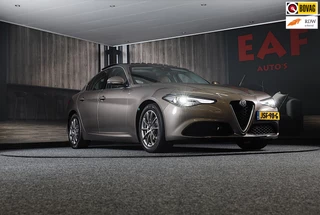 Alfa Romeo Giulia 2.0T Sport / AUT / Open Panoramadak / Navi / Camera / Ecc / Cruise Control / Lane Assist / Leder / 17 Inch