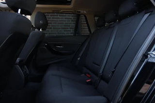 BMW 3 Serie BMW 3-serie Touring 318i Sportline / PANODAK / LED / PDC V+A / NAVI - afbeelding nr 17