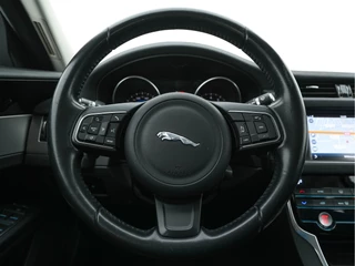 Jaguar XF Aut. *WINDSOR-FULL-LEATHER | BI-XENON | NAVI-FULLMAP | JAGUAR-AUDIO | CAMERA | COMFORT-SEATS | SHIFT-PADDLES | LANE-ASSIST | KEYLESS | HEATED-SEATS |  ECC | PDC | CRUISE | 18