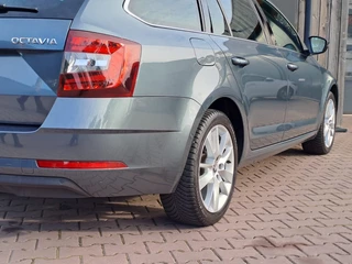 Škoda Octavia Škoda Octavia Combi 1.0 TSI Greentech Style Business | Automaat | Trekhaak | Stoelverwarming | All-seasons | Cruise | - afbeelding nr 44