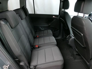 Volkswagen Touran Volkswagen Touran 1.5 TSI 150PK 7P CARPLAY NAVI CAMERA LED ELEK.KLEP VIR.COCKPIT DODE.HOEK DET. STOELVERW KEYLESS 7P 7PERS 11/2024 