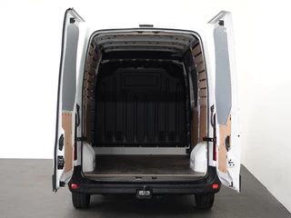 Renault Master Renault Master T33 2.3 dCi 135 L2H2 BPM VRIJ ! Airco Cruise control Parkeersensoren Navigatie Trekhaak - afbeelding nr 3