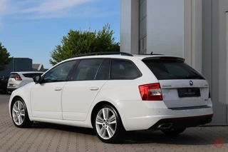 Škoda Octavia Skoda Octavia Combi 2.0 TSI RS DSG 220 PK / 1e eig / Stoelverwarming / Cruise / Xenon - afbeelding nr 18