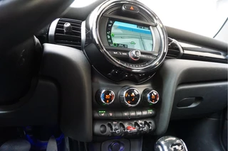 MINI Cooper MINI Cooper Mini 1.5 Pepper | NL AUTO | HUD | Sportinterieur (leer/ stof/ stoelverwarming) | Apple Carplay | Sfeerverlichting | 17inch | LED pakket | Keyless GO/ ENTRY | DUAL ZONE CLIMATE | Bonnet Stripes | Zwart dak | Front- achterspoiler - afbeelding nr 23