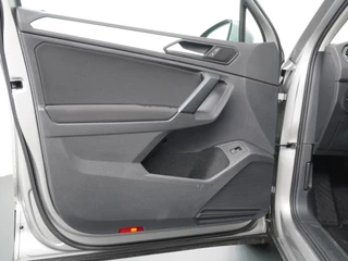 Volkswagen Tiguan - Navigatie - Climate control - Adaptieve Cruise control - 17 inch LM velgen - 1600 KG trekgewicht - 12 maanden garantie - afbeelding nr 28