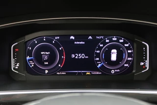 Volkswagen Tiguan Leer, Panoramadak, ACC, Camera, Apple Carplay, DAB, PDC, Trekhaak, 19'' - afbeelding nr 4