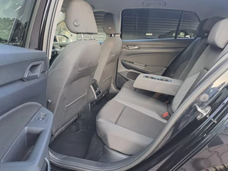 Volkswagen Golf Volkswagen Golf 1.5 eTSI R-Line Business+ | LED | Trekhaak | All-seasons | ACC | Keyless | Stoelverwarming | - afbeelding nr 38