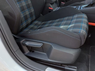 Volkswagen Golf Volkswagen Golf 1.4 TSI PHEV GTE Executive | Navi | Clima | Adap.Cruise | Led Koplampen | Bluetooth Carkit+Streaming | Pdc V+A+Camera | Licht+Regensensor | Sfeerverlichting | Privacy Glass | 19''lm |Trekhaak - afbeelding nr 32