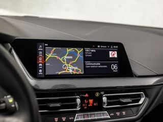 BMW 1 Serie Automaat (APPLE CARPLAY, GROOT NAVI, LEDER, LIVE COCKPIT PRO, SFEERVERLICHTING, SPORTSTOELEN, LED KOPLAMPEN, CRUISE, NIEUWE APK, NIEUWSTAAT) - afbeelding nr 23